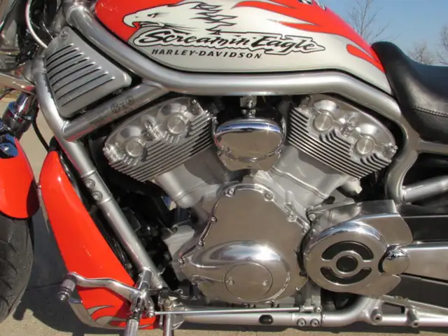 2007 Harley-Davidson VRSCX Screamin' Eagle V-Rod in Street, Cruisers & Choppers in Leamington - Image 27