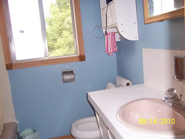 A student room for rent beside University of Waterloo in Room Rentals & Roommates in Kitchener / Waterloo - Image 3