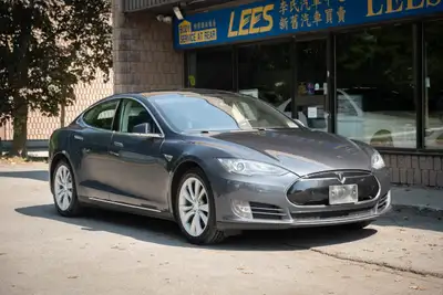 2014 Tesla Model S 85 Fully electric Tesla Model S luxury sedan. Four brand new tires. Powered by a...