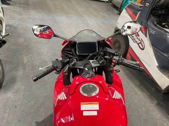 2025 Honda CBR650R in Street, Cruisers & Choppers in Calgary - Image 12