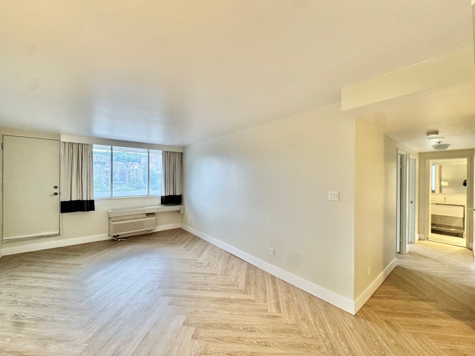 BEST VIEW IN TOWN - 2 BEDROOMS - METRO ATWATER - ALL INCLUDED 5