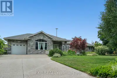 Spacious Bungalow surrounded by Nature, Ideal Location! Welcome to this beautifully maintained large...