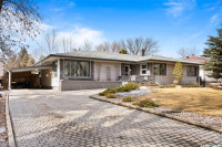 EXPANSIVE BUNGALOW ON 3 CITY LOTS OVERLOOKING WASCANA LAKE!