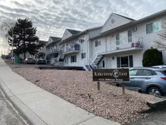 Senior Promotion (65+): $199 Security Deposit Single-story townhouse with some fantastic features 3...