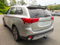 [110,459km 7 Passenger / AC / Tilt & Telescopic Steering / Power Windows-Mirrors-Locks-Keyless Entry... (image 4)