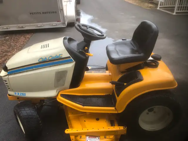 tracteur in Lawnmowers & Leaf Blowers in Granby - Image 6
