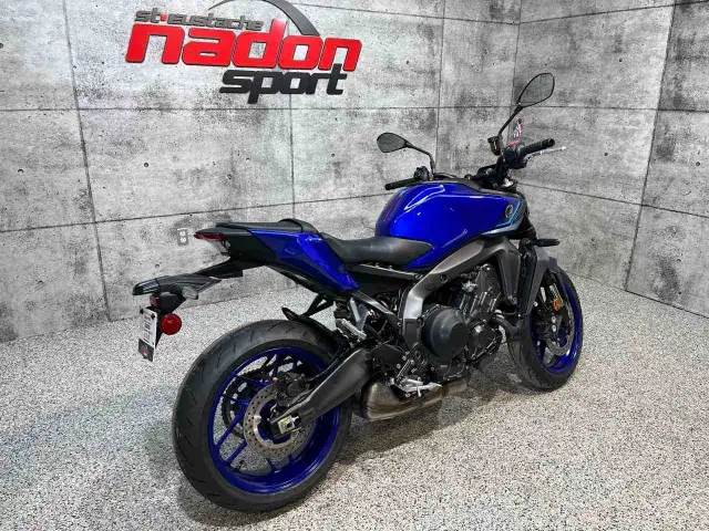2025 YAMAHA MT-09 in Sport Touring in Laval / North Shore - Image 5