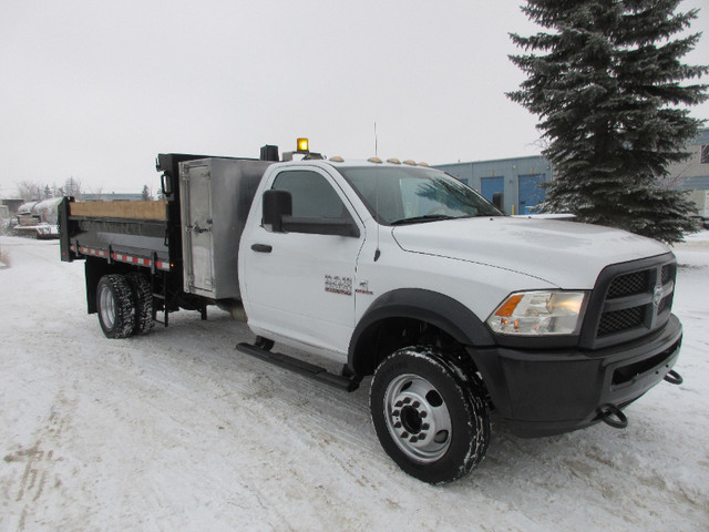 2016 DODGE RAM 5500 6.7 L DIESEL 4X4 LANDSCAPE BOX  DUMP TRUCK in Heavy Trucks in Calgary - Image 2