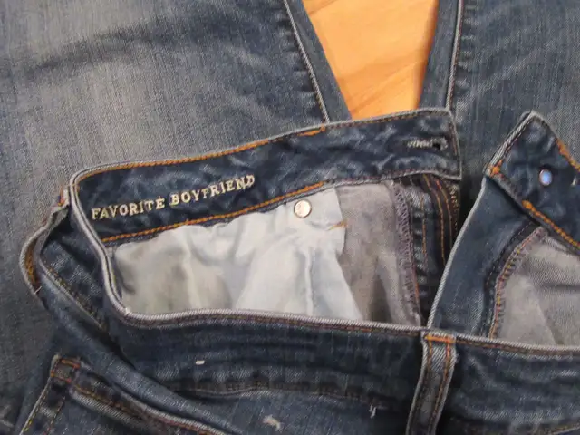 American Eagle Fave Boyfriend Jeans Women Stone Wash Denim in Women's - Bottoms in City of Montréal - Image 4