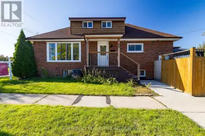 Beautiful Detached House for Sale 3+2 Bedrooms with Rental Potential!This newly renovated detached h...