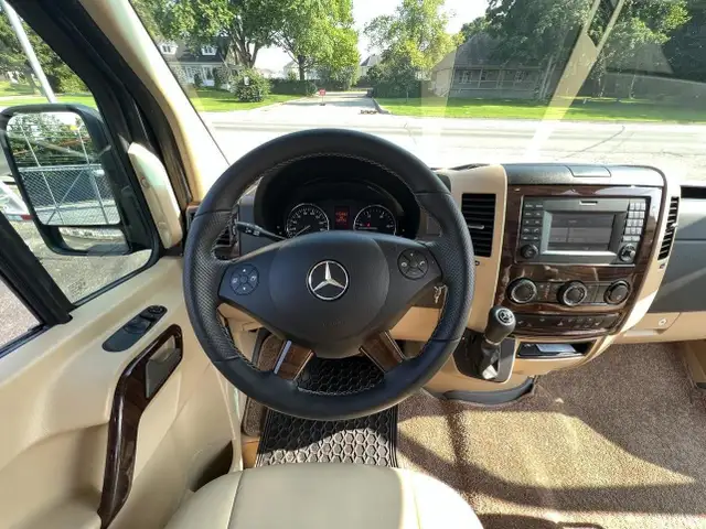 2018 Regency 3500 XALTA LX **SPRINTER MERCEDES DIESEL 4X4** in RVs & Motorhomes in Laval / North Shore - Image 19