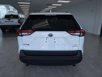 ===== Key Features ===== * 48,861 km * No Reported Accidents * All-Wheel Drive (AWD) * Hybrid Powert... (image 3)