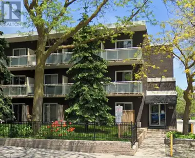 Prime Beaches Location! Great building with low maintenance fees. Steps to Shops on Queen East, Step...