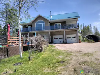 BAISSE DE PRIX Emplacement privilégié pour la tranquillité, naviguer sur le lac Kénogami et pratique...