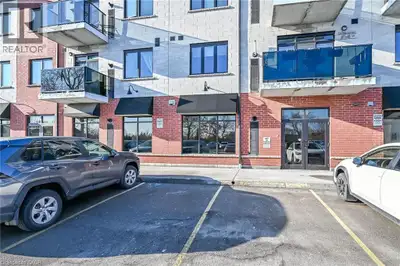 Rare hard to find commercial condominium space in high traffic are of Waterdown. Approx 1409 square...