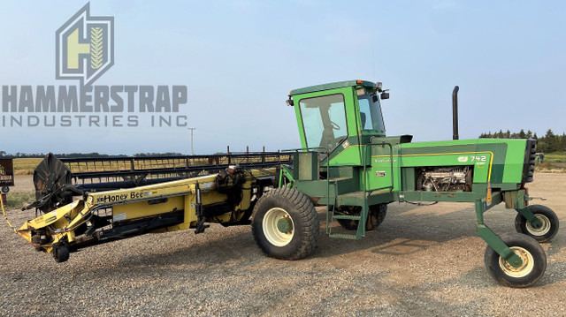 CO-OP Implements 742 Swather w/ 30 Ft Header in Farming Equipment in Edmonton - Image 4