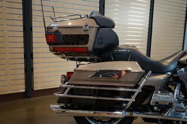 2005 Harley-Davidson Touring ULTRA CLASSIC ELECTRA GLIDE in Sport Touring in Lethbridge - Image 4