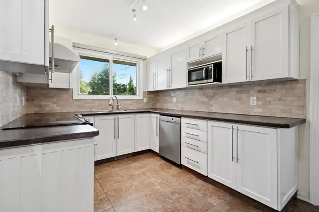 5 Bedrooms & 3 Bathrooms - Close to Wascana Park in Houses for Sale in Regina - Image 9