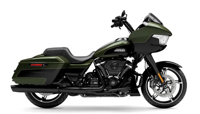 With a liquid-cooled Milwaukee-Eight 117 motor, selectable ride modes, ride-tuned suspension and the...
