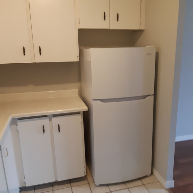 2 Bedroom apartment UTILITIES INCLUDED 5 Spring St. PICTON Long