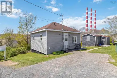 Rare Opportunity in Dartmouth * Development & multi-unit Potential with Stunning Views! Attention co...