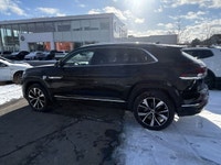 Welcome to Country Hills Volkswagen 2025 Volkswagen Atlas Cross Sport Execline Our team of knowledge... (image 8)