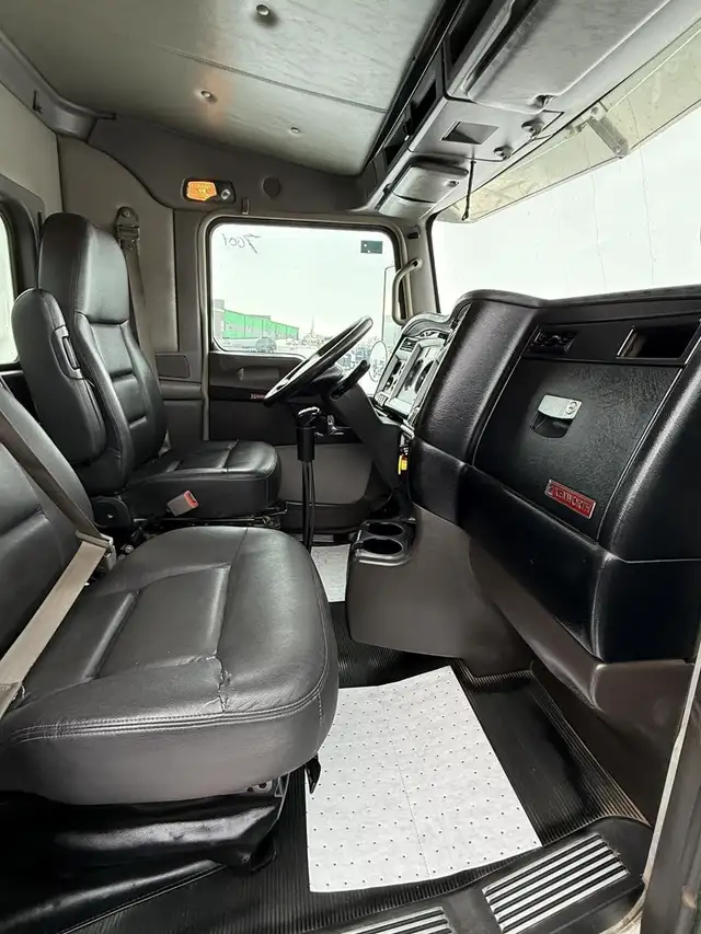 2016 KENWORTH T800 in Heavy Trucks in Kamloops - Image 22