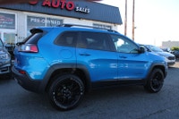 ACCIDENT FREE Drive Modes Own the road—or leave it behind—with the Jeep Cherokee Trailhawk 4WD. Buil... (image 6)
