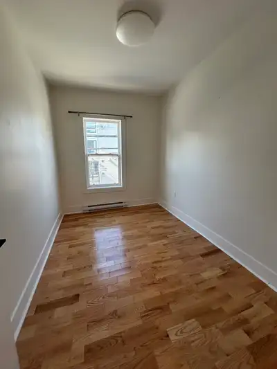 Bright Spacious 2 Bedrooms Apartments North End, View more