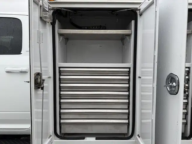 2024 Ram 5500 Heavy Duty Laramie 4x4 Crew Cab Cummins Service Tr in Heavy Trucks in Regina - Image 15