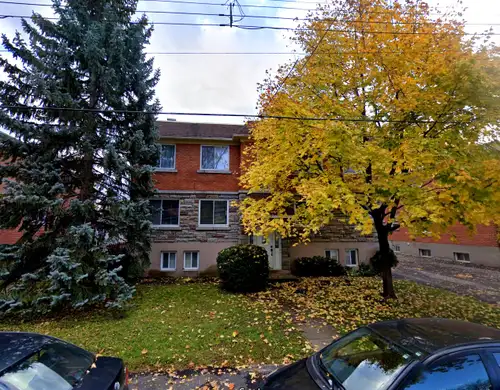 3 ½ à louer dans un immeuble de 7 logements, très bien entretenu et tranquille, situé sur la rue Mon...