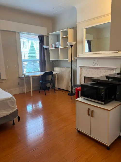 Annex Bloor spadina Walk to U OF T 10 min Spadina and Dupont Subway and Bus large bachelor FURNISHED...