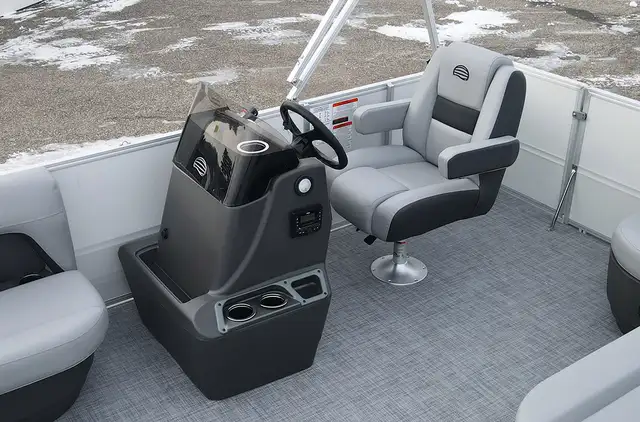 2026 Sun Tracker Party Barge 16 DLX Pontoon boat in Powerboats & Motorboats in Winnipeg - Image 18