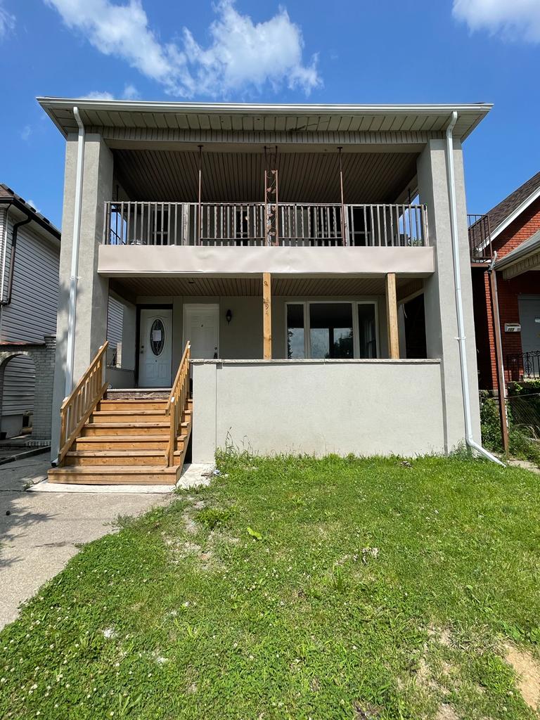 1 Bedroom + Den 1 Bathroom close to amenities w/ appliances Long Term