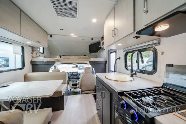 2027 Winnebago Sunflyer 22RS in Travel Trailers & Campers in Kelowna - Image 7