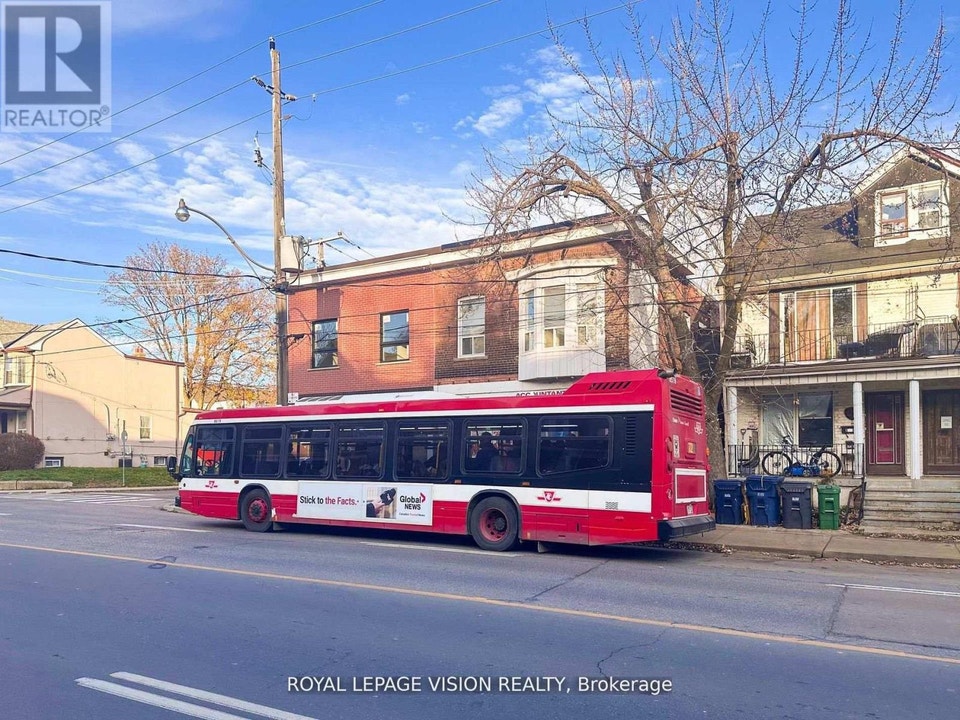 UPPER - 819 PAPE AVENUE Toronto (Danforth Village-East York), On 2