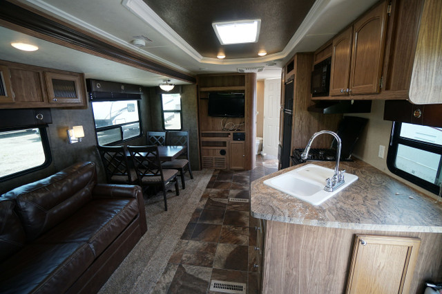 2016 Shasta Revere 27RL in Travel Trailers & Campers in Stratford - Image 4