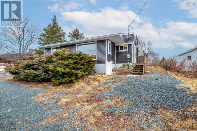 21 Back Bay Road Terence Bay, Nova Scotia in Houses for Sale in City of Halifax - Image 3