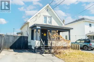 First time home buyers, young families.. this one is for you! Welcome to 633 Augustus St, a CHARMING...