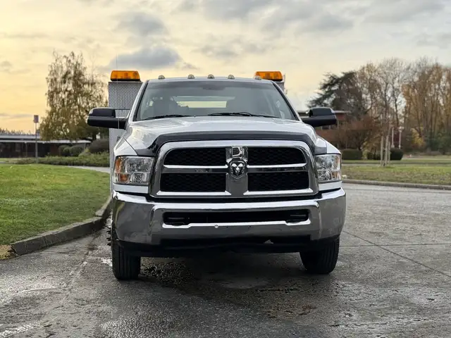 2013 Ram 3500 4X4 Service Truck in Heavy Trucks in Delta/Surrey/Langley - Image 4