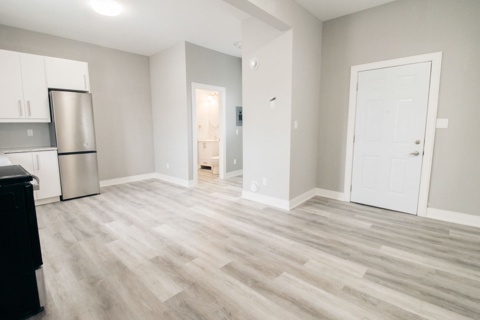 80 Page St, St. Catharines - Bachelor Apartment 2