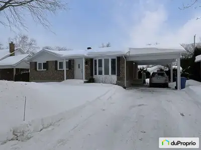Beau bungalow de 28 x 40 tout en brique situé dans le quartier St-Philippe, un quartier familial et...
