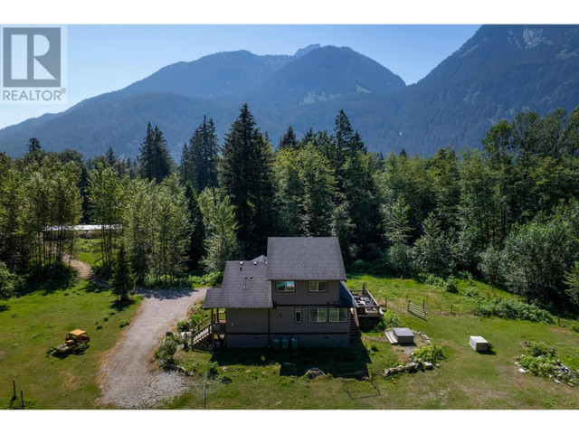 15060 SQUAMISH VALLEY ROAD Squamish, British Columbia in Houses for Sale in Sunshine Coast