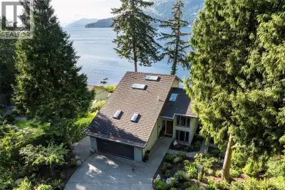 Set within one of North Saanich’s most exclusive waterfront enclaves, this extraordinary oceanfront...