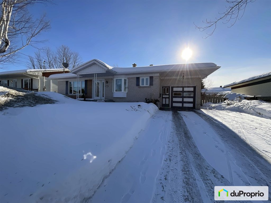 $249,000 - Bungalow for sale in Disraeli — photo 1