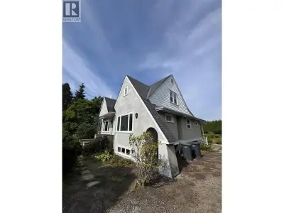 basement suite in an older house, newly renovated. waking distance to UBC bus loop, Campus, and vill...
