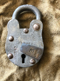 1942 Duffle bag lock, army issue no key