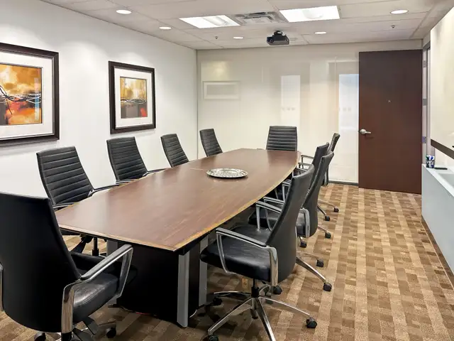 Office space for rent for 4 persons in Royal Bank Building in Commercial & Office Space for Rent in Regina - Image 2