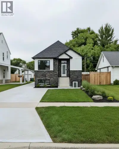 Attention renters, unit available immediately. Brand new main level duplex offering modern open conc...