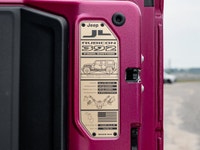 Welcome to Barrie Dodge Chrysler Jeep. SKY 1-TOUCH POWER TOP -inc: Removable Rear Glass Quarter Pane... (image 8)
